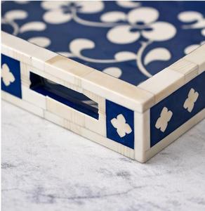 Plateau de service rectangulaire de luxe bleu en os incrusté, fait main, écologique, avec poignées, motif floral, plateau design multi-usages - Product Image 2