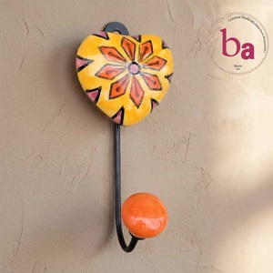 Porte-clés mural multifonctionnel en céramique orange, motif floral élégant, fait main, design cœur, durable - Product Image 3