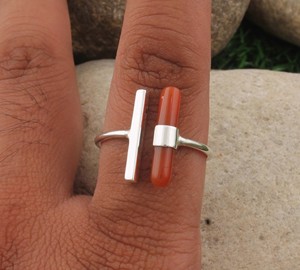 Anillo de Coral Rojo Natural Vintage, Plata de Ley 925, Engaste de Bisel Hecho a Mano, Anillo con Piedra Preciosa, Joyería Clásica para Mujer - Product Image 2