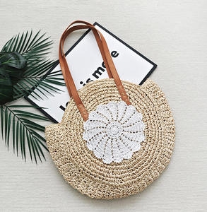 Eleve la estética de su noche con este bolso artesanal de hilo natural diseñado para un estilo refinado y una elegancia atemporal. - Product Image 2