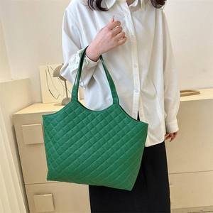 Bolso Tote Clásico Acolchado para Mujer, de Cuero Suave, Bolso de Hombro de Gran Capacidad, Bolso de Moda para Cumpleaños y Artículos Esenciales Diarios - Product Image 6
