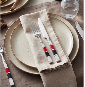Ensemble de couverts modernes en acier inoxydable avec manche rouge et noir, compatible lave-vaisselle, pour mariage et usage quotidien - Product Image 2
