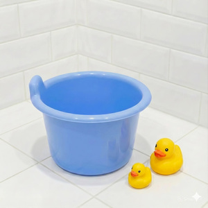 Silla de baño ligera con tapa hermética, plástico PP reforzado y diseño compacto que ahorra espacio - Product Image 1