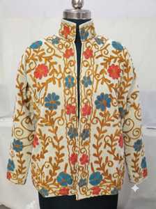 Manteau en tissu d'Asie centrale fait main, de style bohème, blanc crème, à col mandarin, avec broderie traditionnelle d'inspiration ouzbeque - Product Image 3