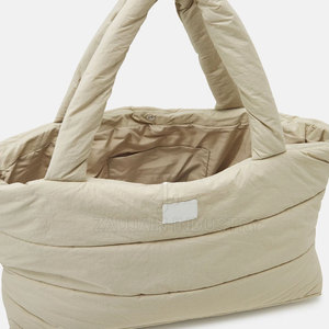 Bolso Tipo Tote Acolchado, Fabricado en Fábrica, Ligero, de Construcción Suave, Interior Espacioso, Casual, para Uso Diario, para Llevar al Hombro - Product Image 2