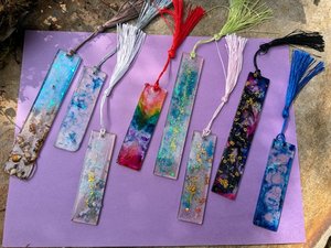 Marque-page en résine florale transparente pour femmes, marque-pages mignons avec pompons - Product Image 3