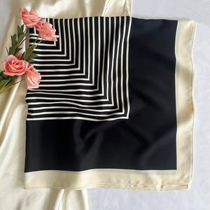 Foulard bandana de luxe en soie pour femme, carré, pour la tête, les cheveux ou le cou, toucher satiné doux, imprimé, de créateur - Product Image 4