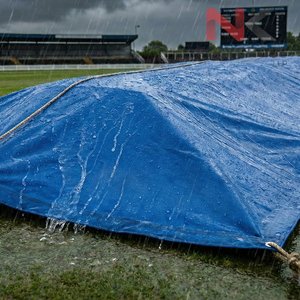 Couverture de protection multicouche pour terrain de cricket avec œillets robustes et cordes de renforcement pour utilisation en stade, revêtement et durabilité longue durée - Product Image 3
