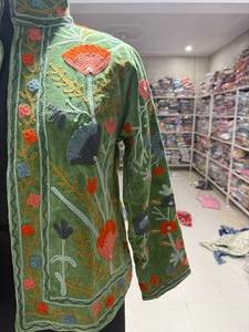 Chaqueta de terciopelo verde con bordado floral y cuello mandarín para mujer, ropa de otoño, manga larga, diseño elegante, regalo para ella. - Product Image 5