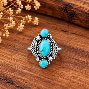 Bague à trois pierres en turquoise Mohave, style bohème western, faite à la main, bijou de créateur unique, bague tendance - Product Image 1