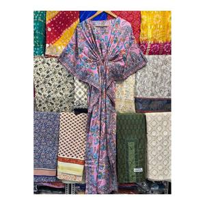 Elegante Kaftán Floral de Seda para Mujer, Lujoso Traje de Baño, Modelo ETH-282 de Ethnic Craft Hub India - Product Image 1