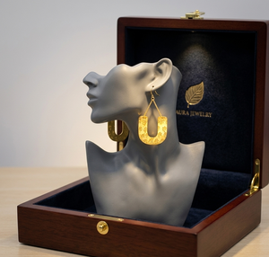 Pendientes Colgantes de Latón Texturizado en Forma de U Hechos a Mano para Mujer, Ganchos Sin Plomo, Acabado Dorado Pulido, Resistentes al Deslustre, Regalo - Product Image 4