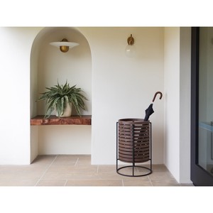 Paragüero de Madera de Nogal Hecho a Mano - Acabado con Pátina Antigua, Diseño Independiente, Aqudus Saleem AS-WN07, Venta al por Mayor - Product Image 6