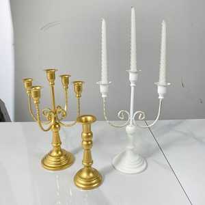 เชิงเทียนโลหะสามแขนพร้อมที่วางเทียนทรงกระบอกสำหรับตกแต่งบ้าน - Product Image 3