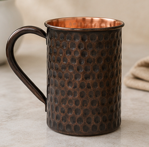 Mug vintage en cuivre foncé, élégant, texturé, noirâtre, avec poignée métallique assortie, pour cocktails, café glacé, bière, exquis - Product Image 5