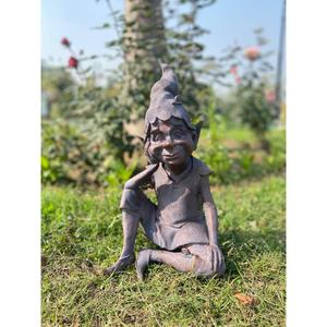 Estatua de duendecillo recostado de bronce hecha a mano, tamaño real, para decoración de jardín y eventos. - Product Image 2