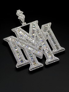 Colgante de Lujo de Plata 925 con Moissanita en Forma de Letra M, Engaste de Canal, Corte Baguette, Unisex, Amuleto Temático, Regalo - Product Image 1