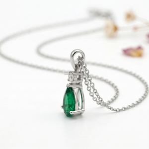 Colgantes y Dijes de Esmeralda Corte Pera en Oro Blanco, Joyería Fina de la Semana Santa, Colección Elegante de Nueva Llegada - Product Image 3
