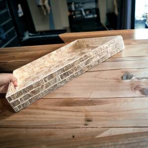 Plateau de service et de rangement en mosaïque géométrique avec incrustation de nacre, base en bois, fait main, design moderne et luxueux, passe au lave-vaisselle - Product Image 6