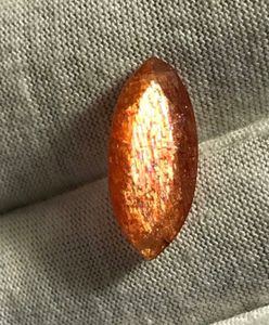 Piedra solar naranja natural con corte marquesa. - Product Image 2