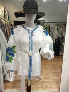 เสื้อปักลายโบโฮสีขาว แขนพองลายดอกไม้สีฟ้า คอกลม ทรงหลวม สไตล์มินิมอล ชุดลำลองฤดูร้อน - Product Image 6