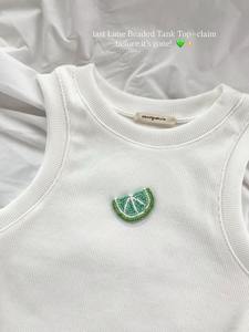 Túnicas bordadas a mano con cuentas para verano y uso casual, tops de diseñador con cuentas de semillas y detalles de bordado a mano coloridos. - Product Image 5