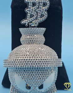 Colgante de cabeza de alienígena de dibujos animados, amuleto de diamante personalizado estilo Hip Hop, medallón de piedra de corte redondo personalizado, joyería de lujo llamativa con brillo. - Product Image 4