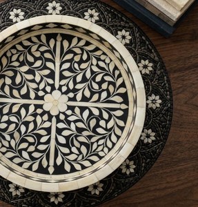 Plateau de service décoratif moderne en bois avec incrustation d'os faite à la main, motif floral et Feng Shui, pour la décoration intérieure, idéal pour Diwali et anniversaires - Product Image 1