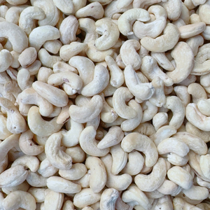 Nuez de cacho de caqui (Caju) de origen Vietnam, marca SANTIGO, tipo Kernel, también conocida como Caju Badam - Product Image 1