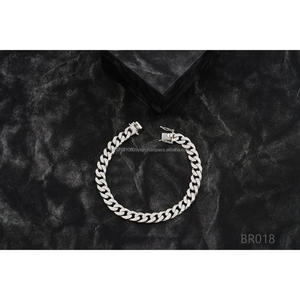 Bracelet cubain exclusif serti de pierres, avec des pierres de moissanite VVS étincelantes, bijoux de luxe pour hommes et femmes - Product Image 1