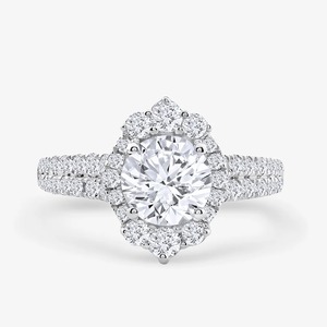 Bague de fiançailles en or jaune 14 carats avec un diamant de laboratoire rond de 1,25 carat, halo floral pavé - Product Image 1