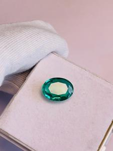 Émeraude naturelle de qualité supérieure, ovale, 6,24 carats, 14,9x11,3x5,3 mm, couleur vert intense, certifiée IGI, avec un bel éclat - Product Image 1