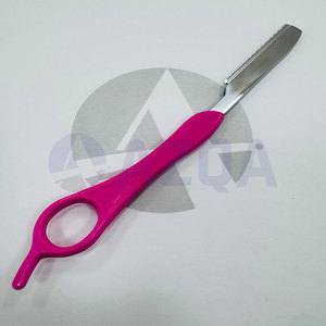 Navaja de acero inoxidable para dar forma al cabello con mango rosa brillante para corte y texturizado profesional en salones de belleza - Product Image 4