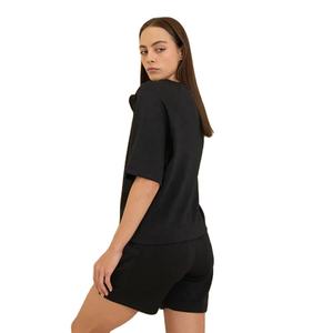 Conjunto de Dos Piezas para Mujer, a la Moda 2025, Transpirable, Bordado, Ligero, Personalizado, Camisa y Pantalón Corto en Color Negro - Product Image 2