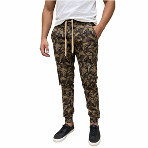 Pantalones Cargo de Camuflaje con Corte Relajado - Product Image 6