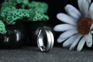 Anillo de Boda de Lujo de Acero Inoxidable de Doble Capa con Cristales para Hombre y Mujer - Product Image 4