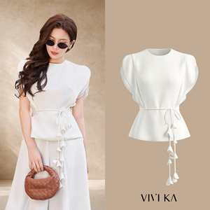 Blusa Elegante de Mujer con Cuello Redondo, Mangas con Volantes y Peplum, con Cinturón Hecho a Mano, Estilo Casual de Oficina, ODM OEM SOLI - Product Image 1