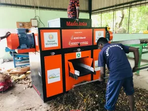 Broyeur de déchets MSW à forte demande, à double arbre, semi-automatique, électrique, capacité 300 kg, pour le broyage du plastique - Product Image 2