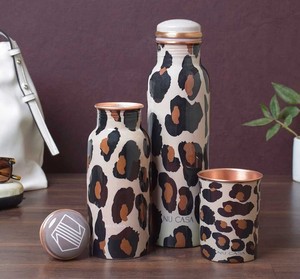 Bouteille d'eau en cuivre pour une hydratation quotidienne, une expérience de boisson propre, vaisselle en métal naturel pour la maison, le bureau et la salle de sport. - Product Image 5