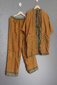 Kimono de Seda para Mujer con Conjunto de Pijama, Conjunto de Satén Suave para Descansar, Ropa de Dormir Nupcial, Diseño Personalizado, Ropa de Estar por Casa Estilo Occidental para Mujer - Product Image 3