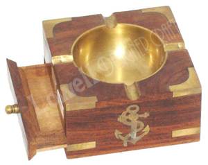 Brûleur d'encens en bois de santal fait main Lowellcraft avec porte-cigarette intégré, accessoire de fumage rustique en bois naturel pour la maison et le patio - Product Image 3