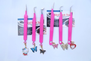 Pinces à cils professionnelles avec breloques, en acier inoxydable de qualité chirurgicale, pour extensions de cils volume. - Product Image 1