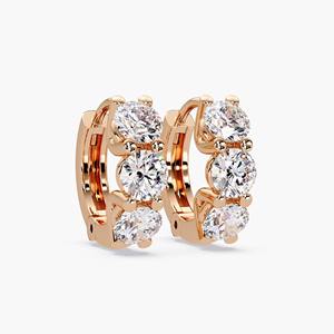 Boucles d'oreilles pendantes Huggie de luxe en or 14 carats avec diamants de laboratoire ronds 2,80 carats, élégantes et minimalistes, cadeau de Noël pour femme - Product Image 5