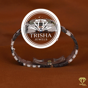 Reloj Exclusivo de Diamantes Moissanite en Blanco y Negro con Brazalete Totalmente Cubierto de Diamantes y Diseño de Reloj de Lujo Premium - Product Image 3