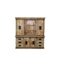 Buffet de cuisine industriel vintage en bois de manguier, grandes étagères ouvertes avec tiroirs de rangement, portes coulissantes pour le salon