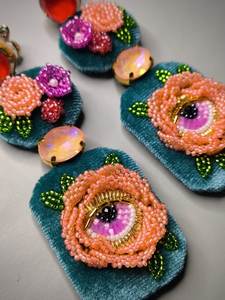Broche brodée à la main avec perles, accessoire de mode artisanal de luxe, broche brodée de perles, bijou floral fait main pour femme E - Product Image 5