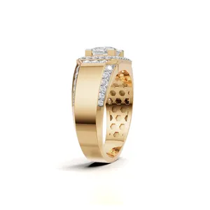 Anillo de Diamantes para Hombre Royal Frame en Oro Amarillo de 18K, Corte Redondo y Princesa, con Certificado IGI y Claridad VVS, en Venta - Product Image 2