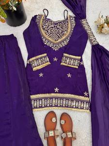 Robe de mariée indienne pakistanaise traditionnelle brodée violette pour femme, longueur ras du sol, en polyester, coupe classique, tenue ethnique - Product Image 6