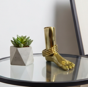 Sculpture de pied moderne en laiton doré avec anneaux de cheville, statue décorative d'art pour table, pour intérieurs de maison, table à manger et occasions festives - Product Image 4