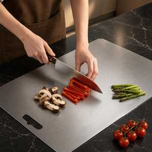 Planche à découper rectangulaire en acier inoxydable, antidérapante, facile à nettoyer, durable, non toxique, pour la cuisine - Product Image 5